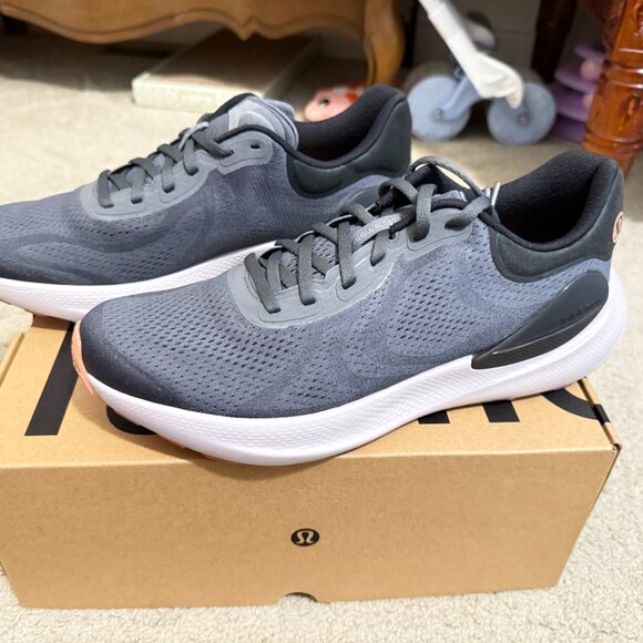 Authentic LULULEMON BeyondFeel LM9AVDS Men's Gray Running Shoes Sz.10.5